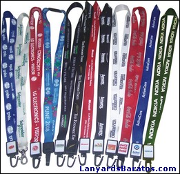 Muchos lanyards en varios colores utilizando cierres pl&aacute;sticos para supermercados.