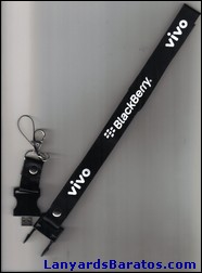 Aqu&iacute; escanemos el lanyard personalizado pero no se ve muy bien la calidad.