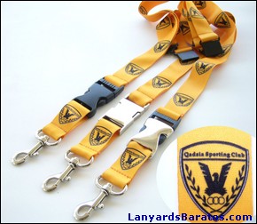 Los bordados son muy detallados cuando se utiliza naranja o blanco con logo negro o azul.